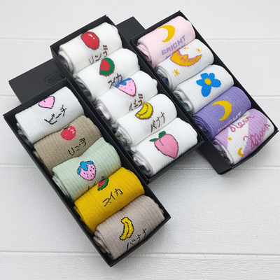 Wholesale Good Quality Cheap Cute Cartoon 5 Pairs Gift Box Pack Breathable Cotton Crew Women Socks