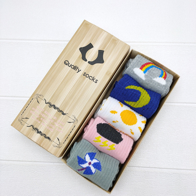 Wholesale Good Quality Cheap Cute Cartoon 5 Pairs Gift Box Pack Breathable Cotton Crew Women Socks