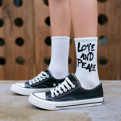 Wholesale Funky Letters LOVE AND PEACE Knitted Couples Socks Breathable Cotton Trendy Letters Couples Socks