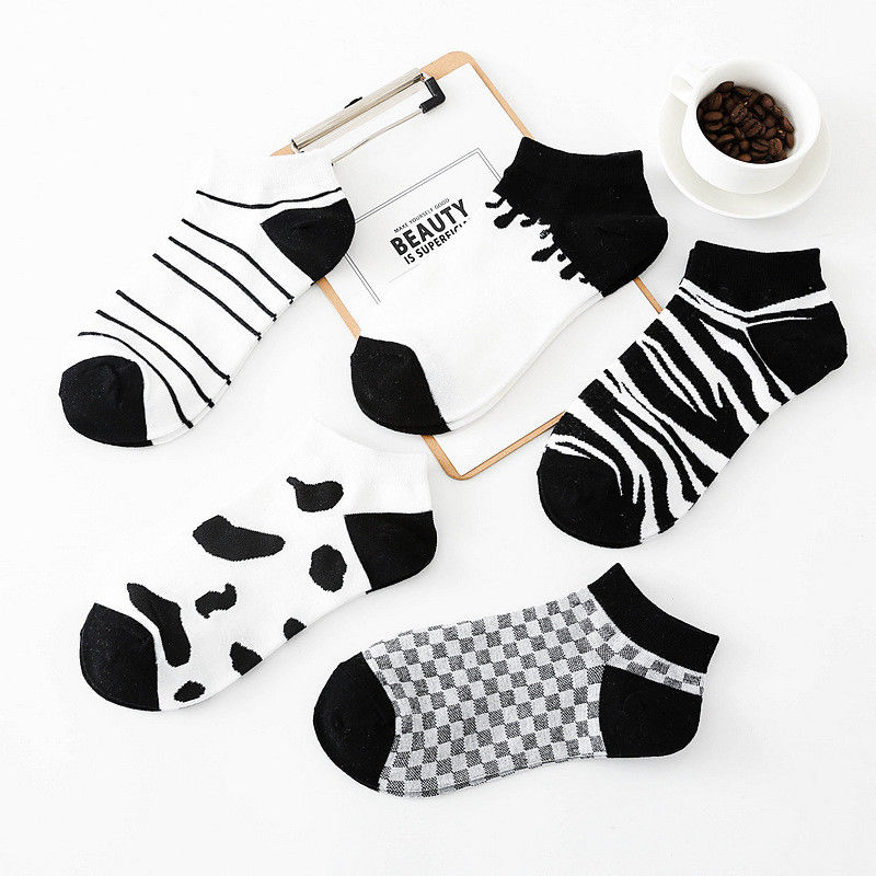 Spring Hot Sale Cheap Fashion Zebra Cow Stripes Cute Girls Socks Cotton Black White Striped Women Ankle Socks