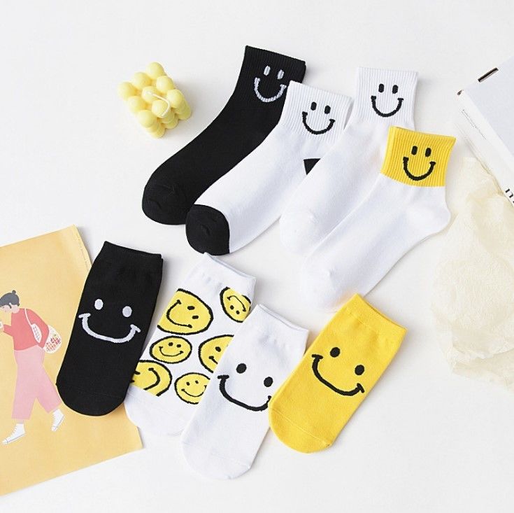 Wholesale New Fashion Cute Smile Face Solid Color Socks Cozy Cotton Women Ankle Socks