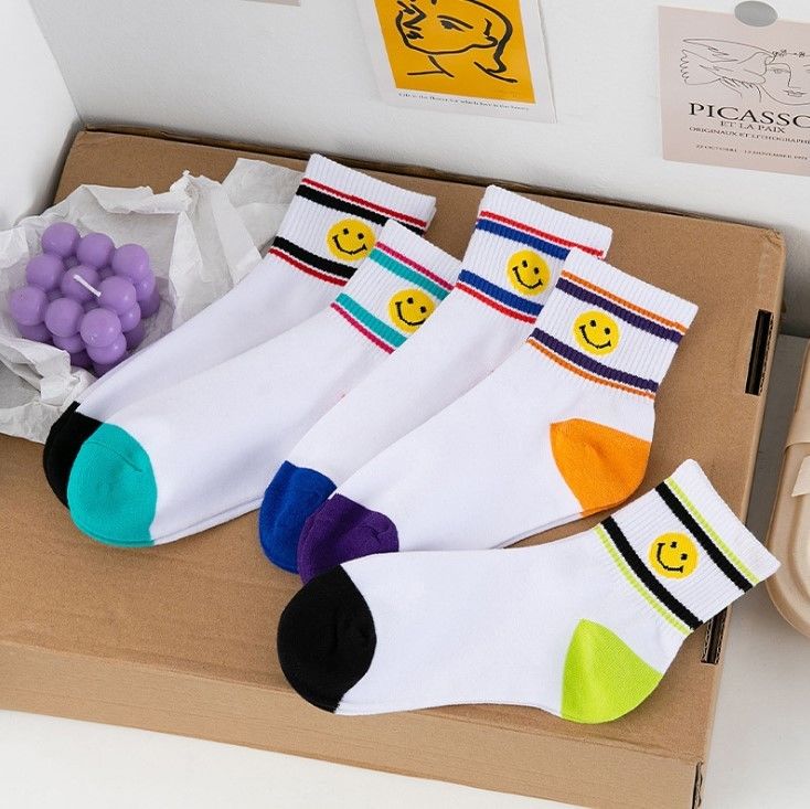 Wholesale Korean New Fancy Cute Smile Face Ladies Socks Soft Cotton Assorted Color Women Socks